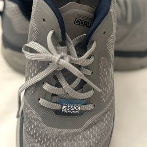 Sketchers Go Run Max Cushioning Air Cooled Sneakers - Size 11